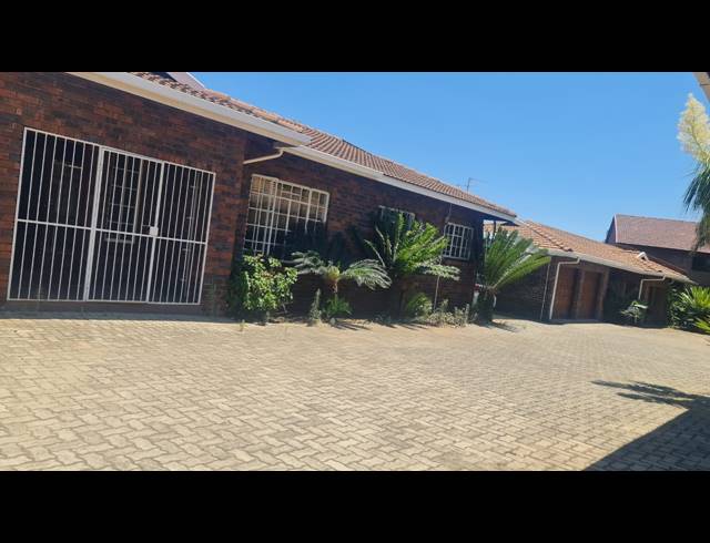 3 BEDROOM TOWNHOUSE FOR SALE IN BO-DORP
